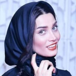 تینا آخوند تبار