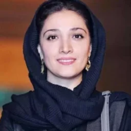 مینا ساداتی